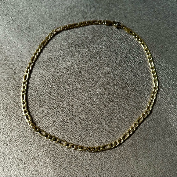 🌿Gld Figaro Link Chain in Yellow Gold - 4mm🌿 - Picture 3 of 7